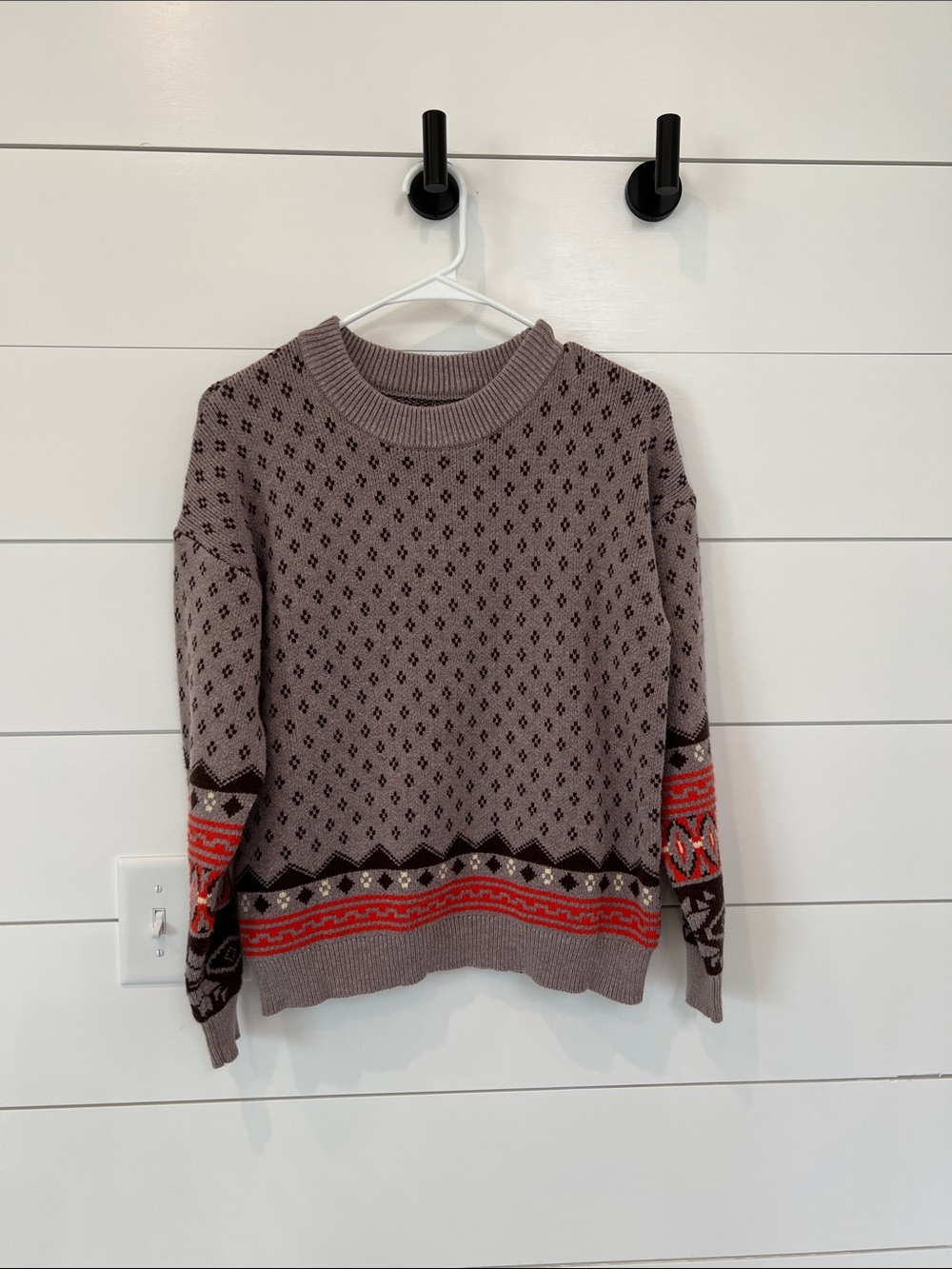 Women’s Crewneck Patterned Sweater in Mauve with Red Accents